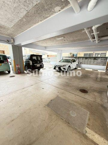 ヴィラ・パストラルⅡの駐車場
