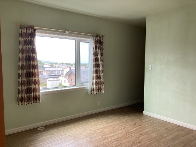 《おすすめ物件》網走市駒場南１丁目５番１３中古住宅の洋室