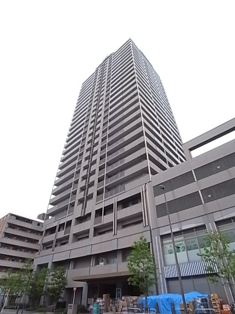 エイヴィスタワー西宮の外観