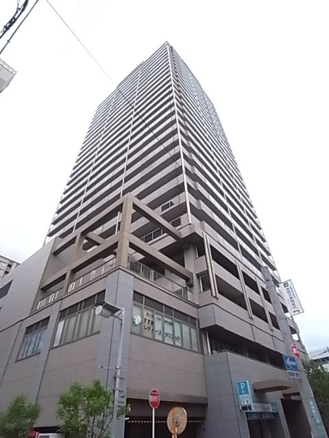 エイヴィスタワー西宮の外観