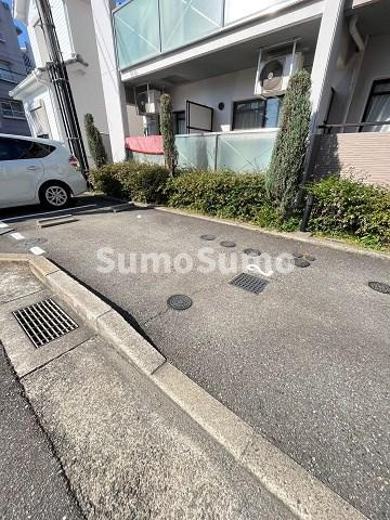 ウエストヒルズⅢの駐車場