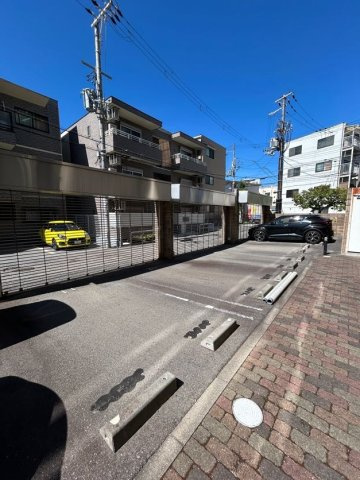 ウィスティリアコート神戸Ⅱの駐車場