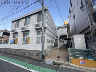 レオパレス甲東の外観