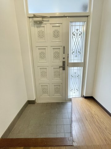 塚口町5丁目貸家の玄関