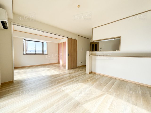 ドムールＴ’ｓⅠの居間・リビング|明るくて広いリビングです★