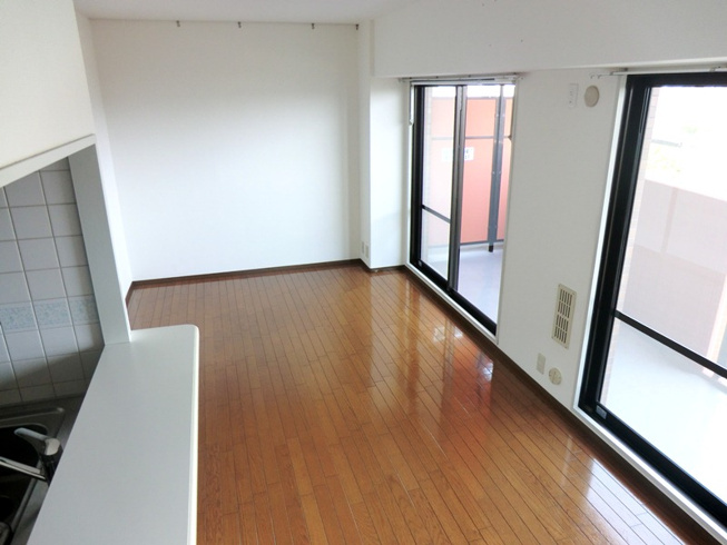 南東向きで陽当たり良好なお部屋です♪
