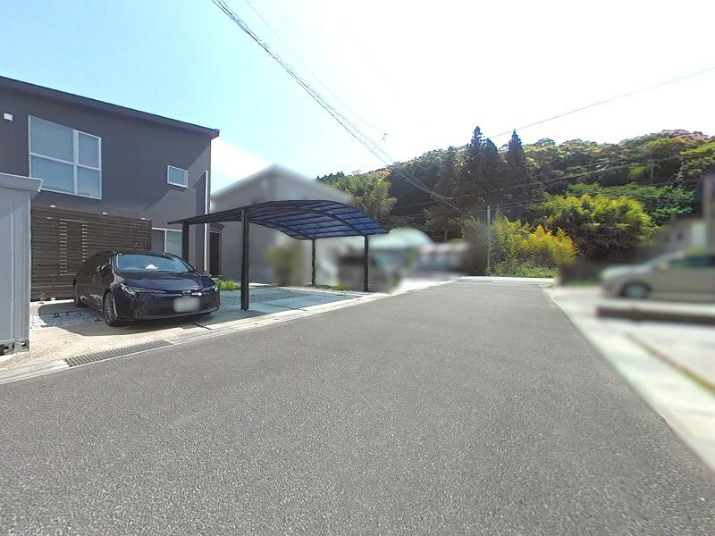 香南市野市母代寺　中古戸建ての前面道路含む現地写真