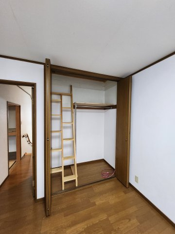 南大泉1丁目戸建の収納|洋室6帖クローゼット