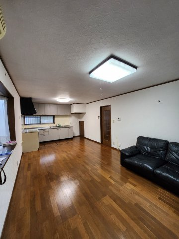 南大泉1丁目戸建の居間・リビング