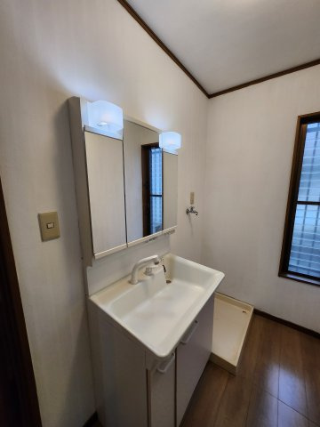 南大泉1丁目戸建の洗面所