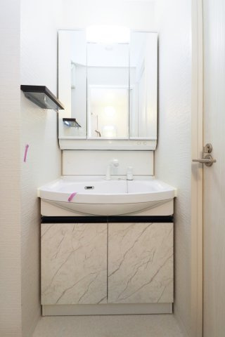 サヴォイ ル・ミラドール　4階の洗面所|別号室のものになります。現状優先。