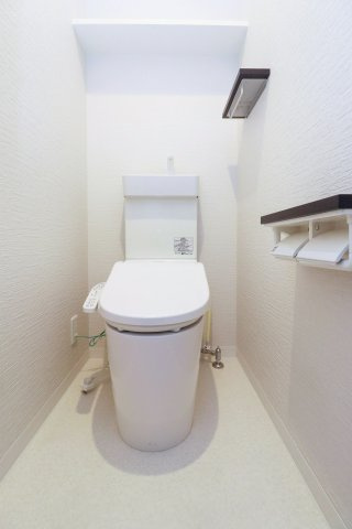 サヴォイ ル・ミラドール　4階のトイレ|別号室のものになります。現状優先。