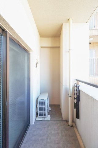 サヴォイ ル・ミラドール　4階のバルコニー|別号室のものになります。現状優先。