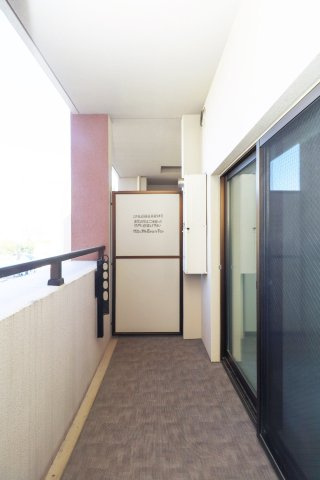 サヴォイ ル・ミラドール　4階のバルコニー|別号室のものになります。現状優先。