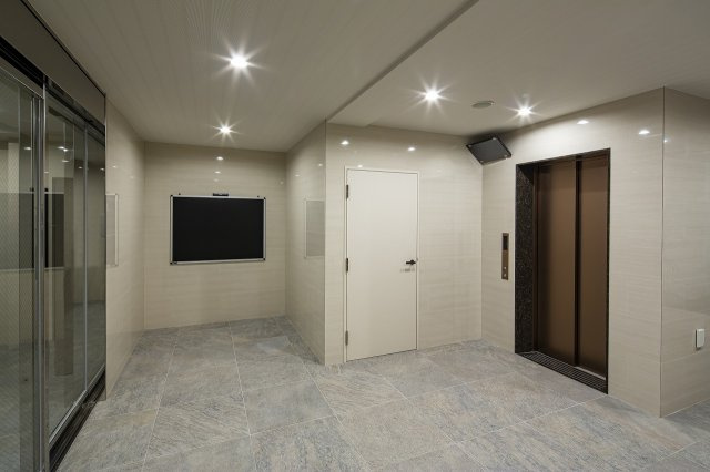 サヴォイ ル・ミラドール　4階のロビー