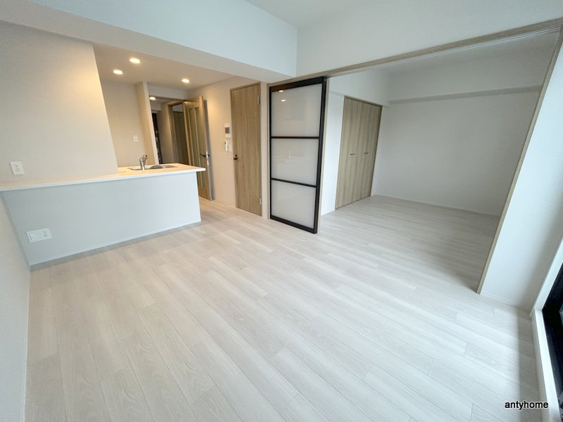 ルイレジデンス弁天町　仲介手数料無料の居間・リビング