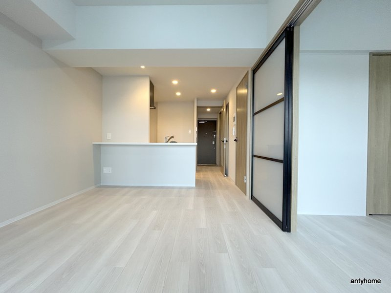 ルイレジデンス弁天町　仲介手数料無料の居間・リビング