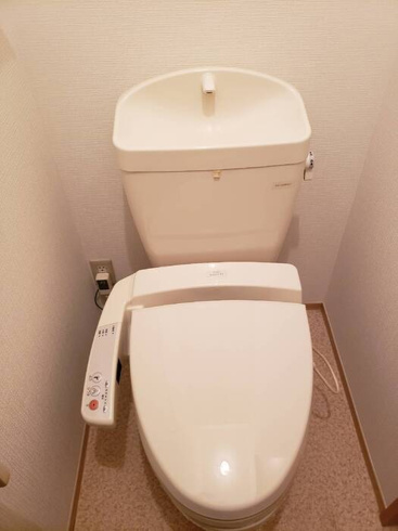 ウォシュレット付きのトイレです♪