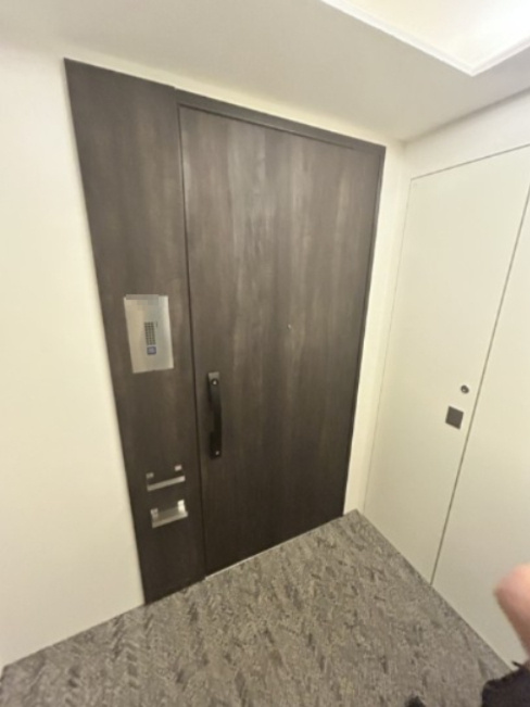グレイシス三番町の玄関