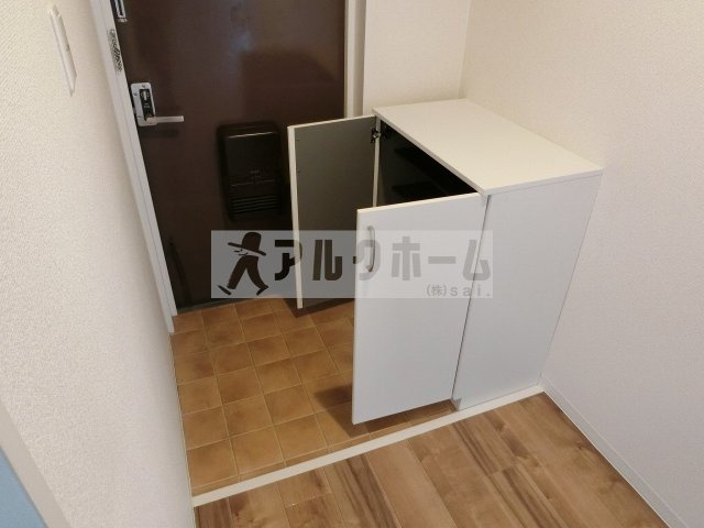 グラード柏原の玄関