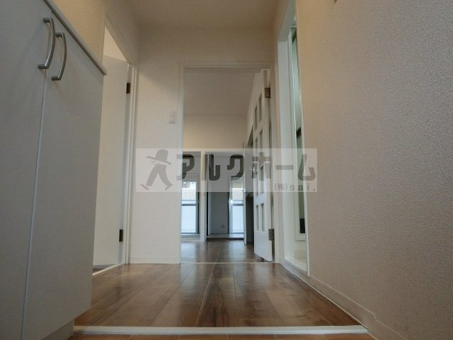 グラード柏原の玄関