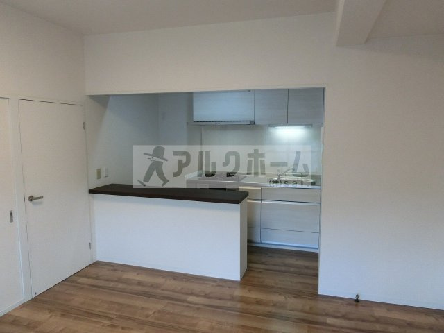 グラード柏原の居間・リビング