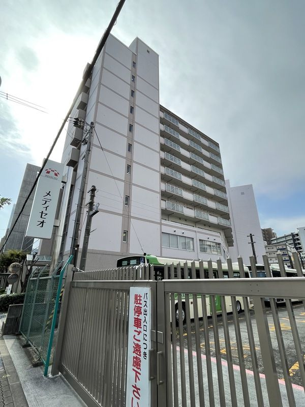 エトワール北梅田 の外観