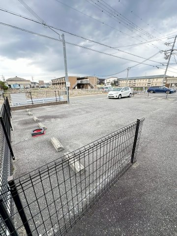 ジュネスの駐車場