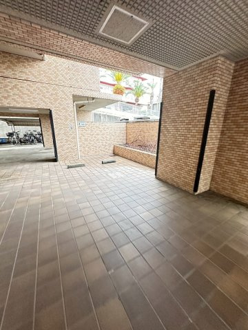 ジュネス海岸通のロビー