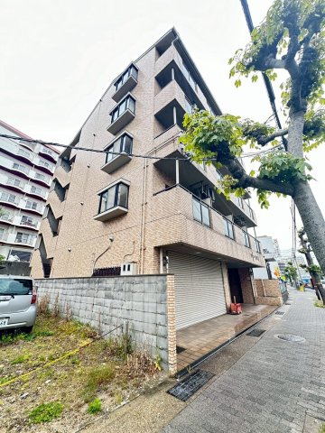 ジュネス海岸通の外観