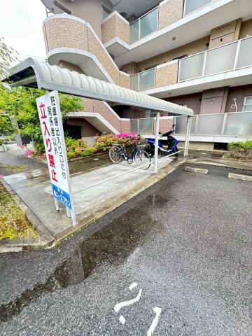 シャンブルミークの駐車場