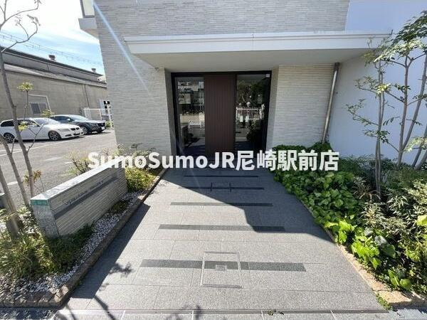 スプランディッド三国IIのエントランス|落ち着いたエントランスです