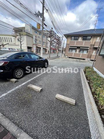 ジュネス武庫之荘Ⅲ　B棟の駐車場