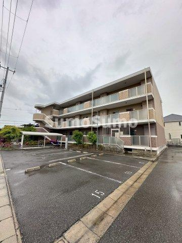 シャンブルミークの駐車場