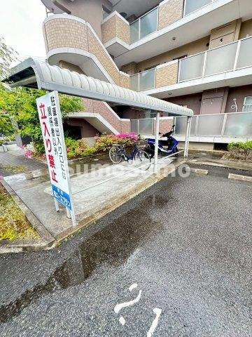 シャンブルミークの駐車場