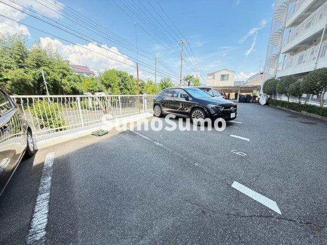 シャンボール芦屋の駐車場