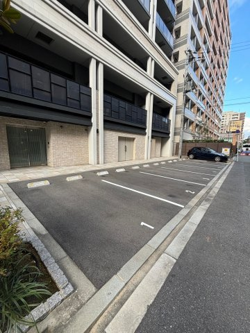 ショウエイ靭の駐車場