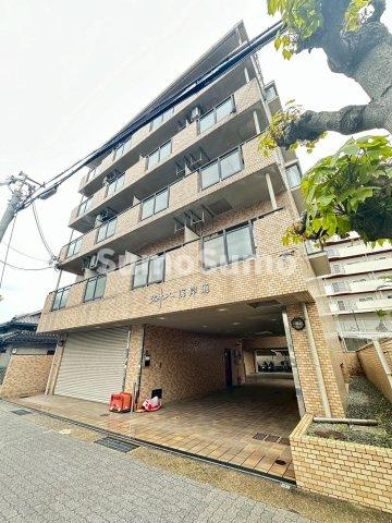 ジュネス海岸通のエントランス|建物の内部です