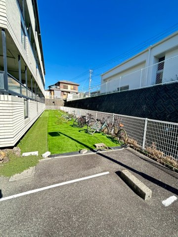 ジョイフル赤羽の駐車場