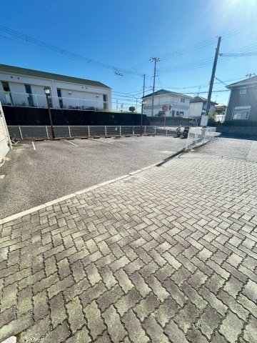 ジョイフル赤羽の駐車場|駐車場があるので、車を買う予定の方も安心です