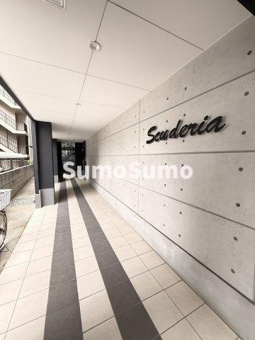 スクーデリア東灘のエントランス