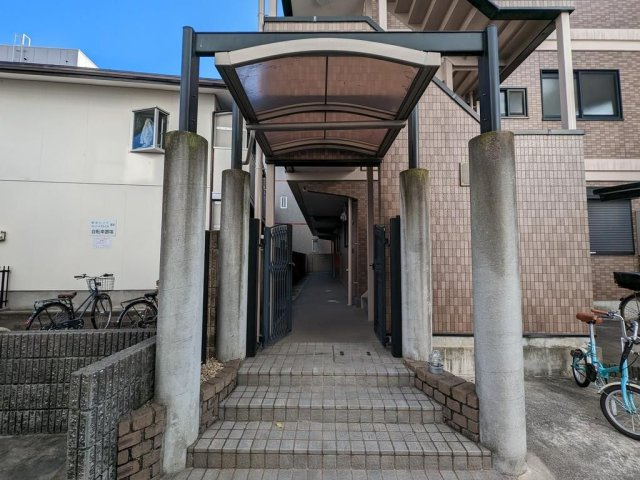 スチュディオえんじゅのエントランス