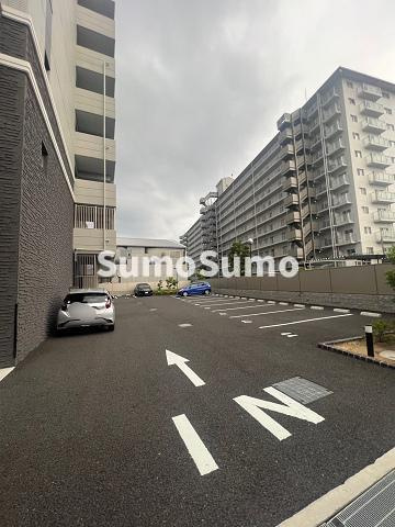 エスリード大阪クレストコートの駐車場|カースペースがあります