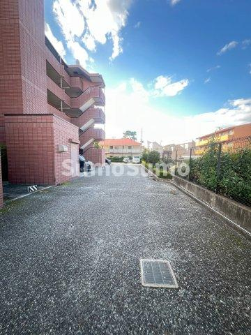 ジョイ・ディールの駐車場