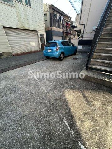 ジュネス　フォーションの駐車場|車をお持ちの方に嬉しい駐車場付きの物件です