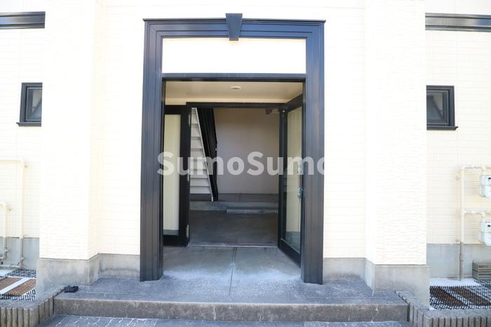 ジュネス・マノアールⅠ　B棟のエントランス|毎日通るエントランスはこのようになっています