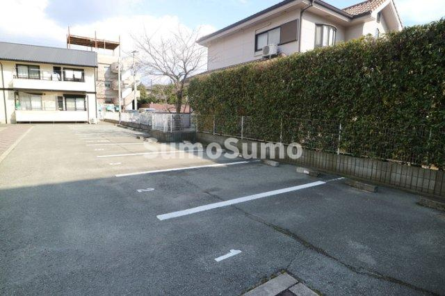 ジュネス・マノアールⅠ　B棟の駐車場|カースペースがあります