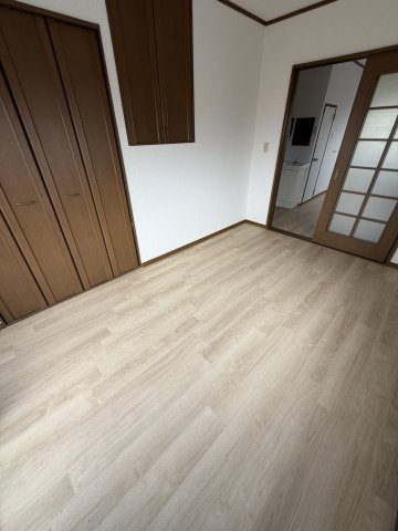 スギテラスの寝室