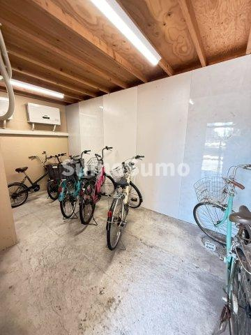 かぎ屋ビルの駐車場|車をお持ちの方に嬉しい駐車場付きの物件です