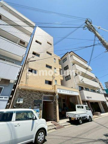 かぎ屋ビルのエントランス|ゆとりのあるエントランスです